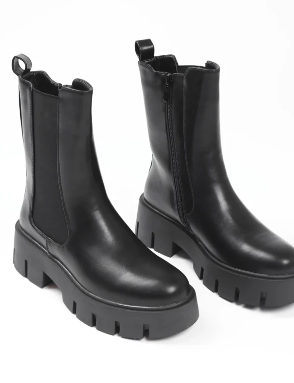 Boot Maaik Zwart