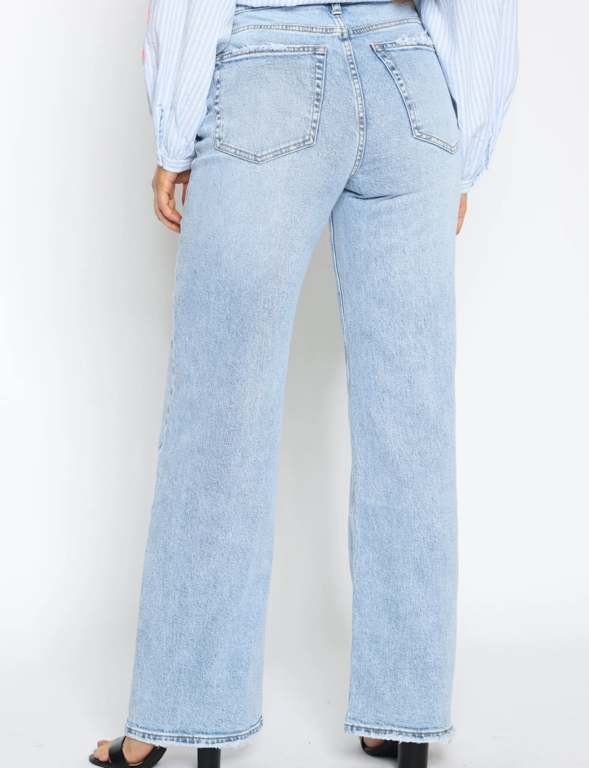queen_hearts__wide_leg_st_4.webp Queen Hearts | Wide leg, Straight jeans W3376 STRE Lichtblauw