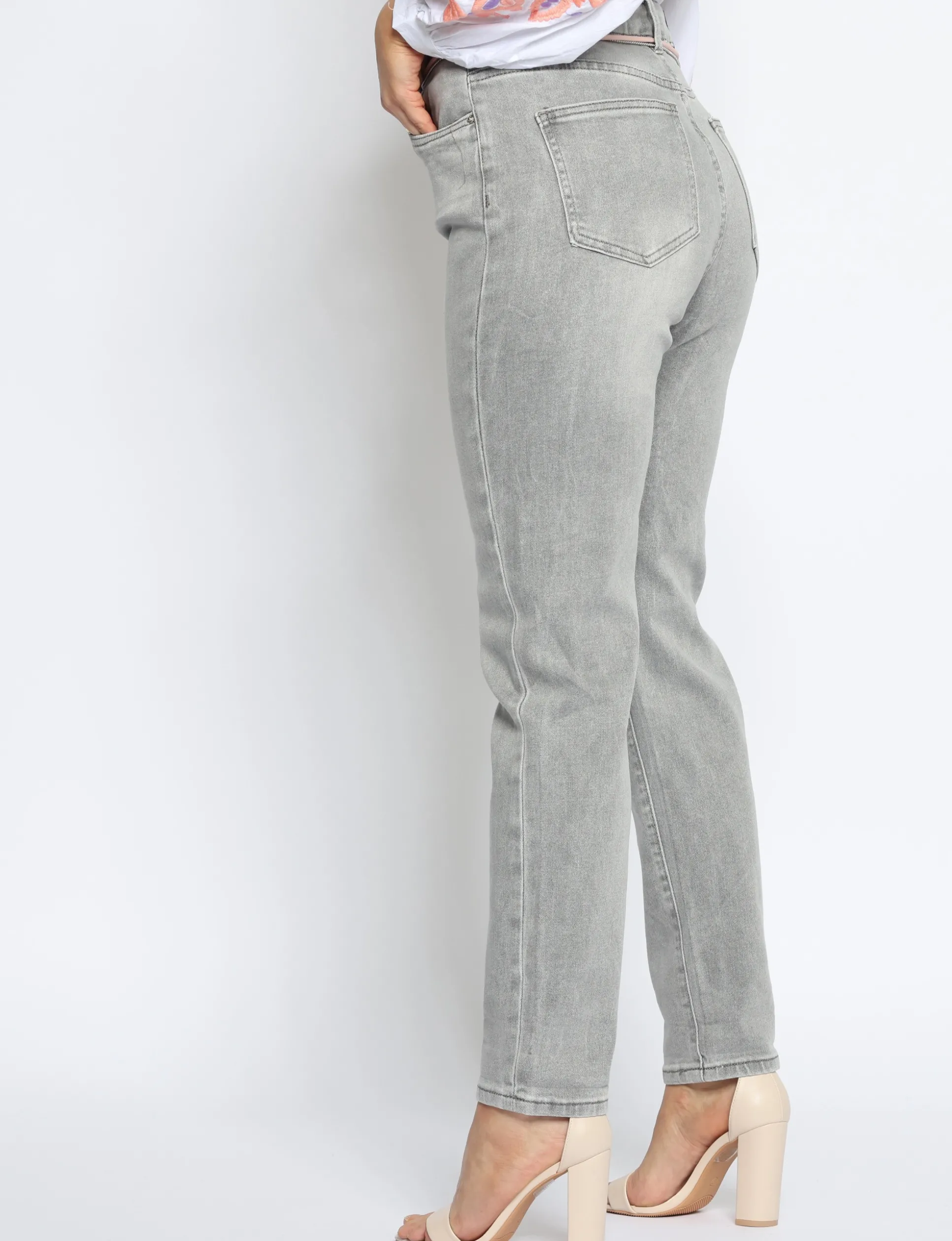 toxik__mom_jeans_met_riem_2.webp Toxik | Mom jeans met riem H2715 Grijs