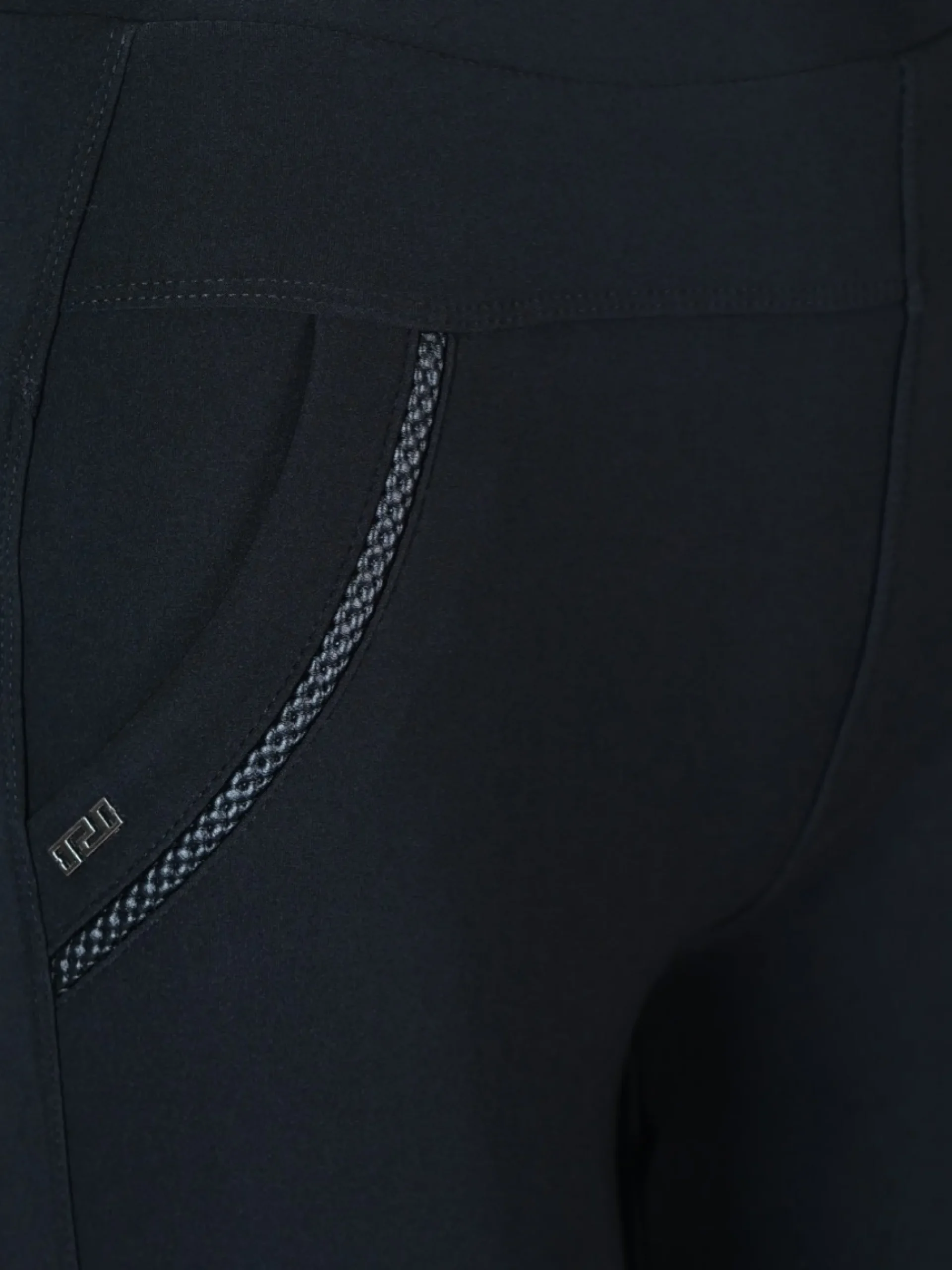 yu__me__broek_livia_zwart_2.webp Yu & Me | Broek Livia Zwart
